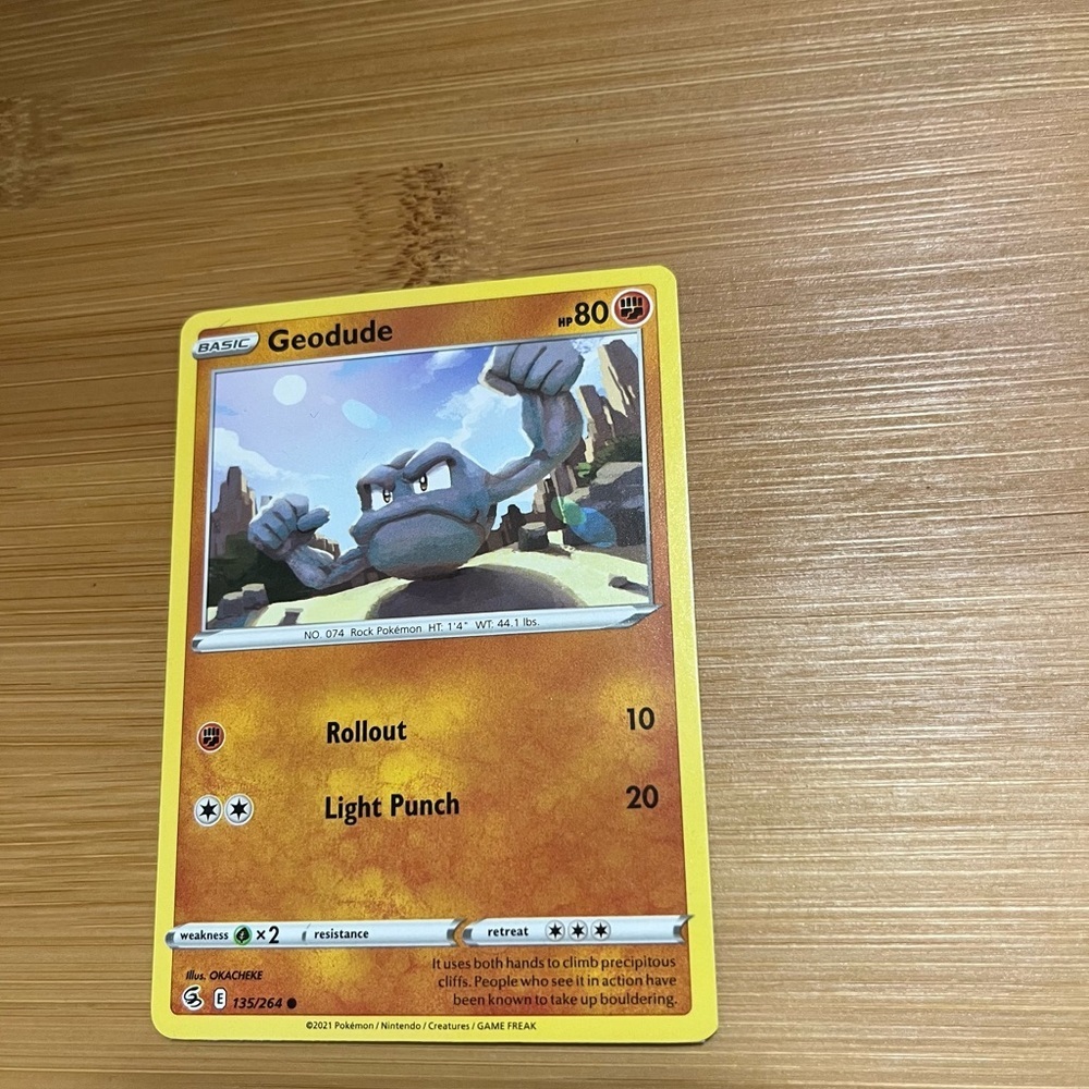 Geodude Pokémon Card TCG 2021 - Picture 2 of 9
